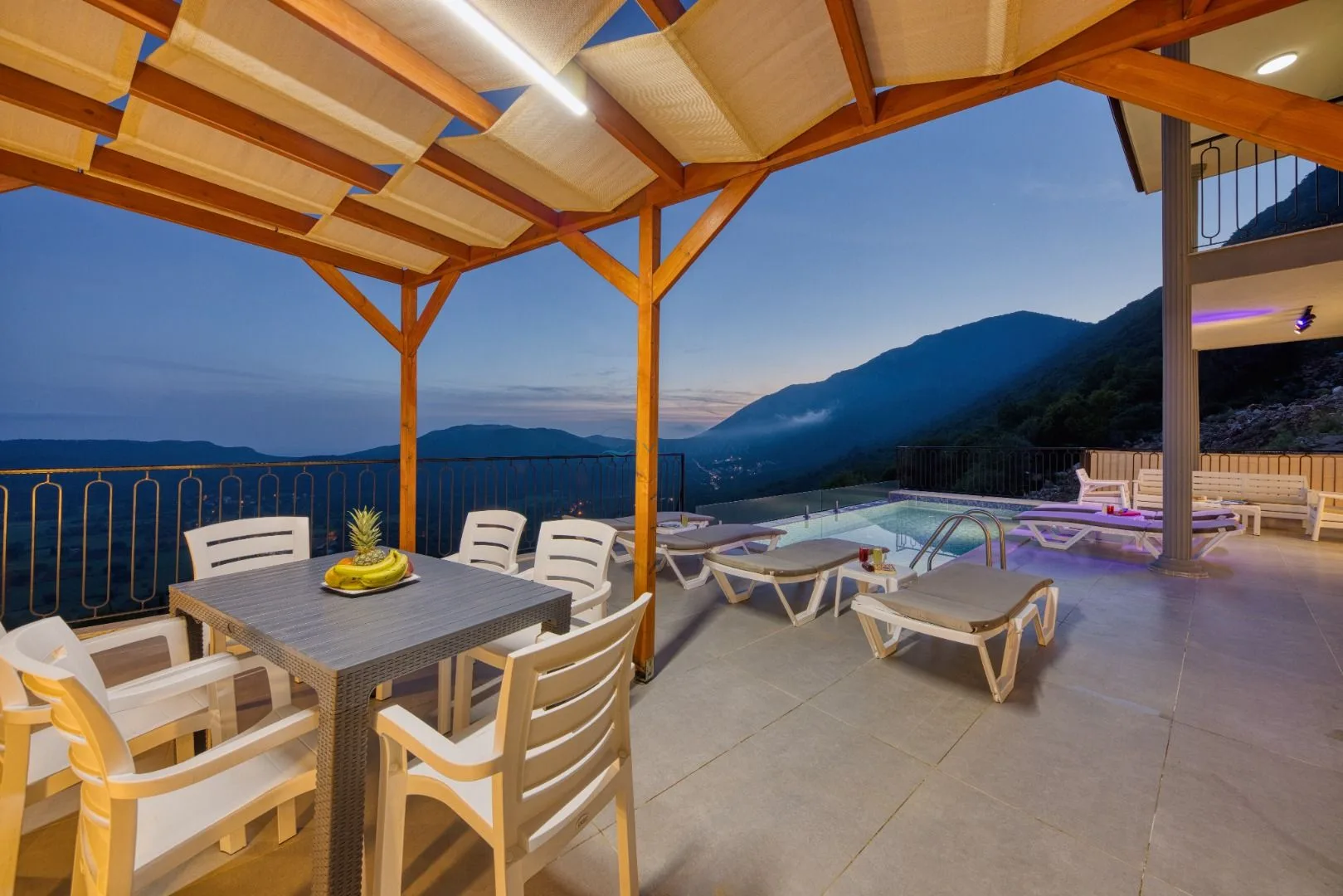 Villa Stranger 3