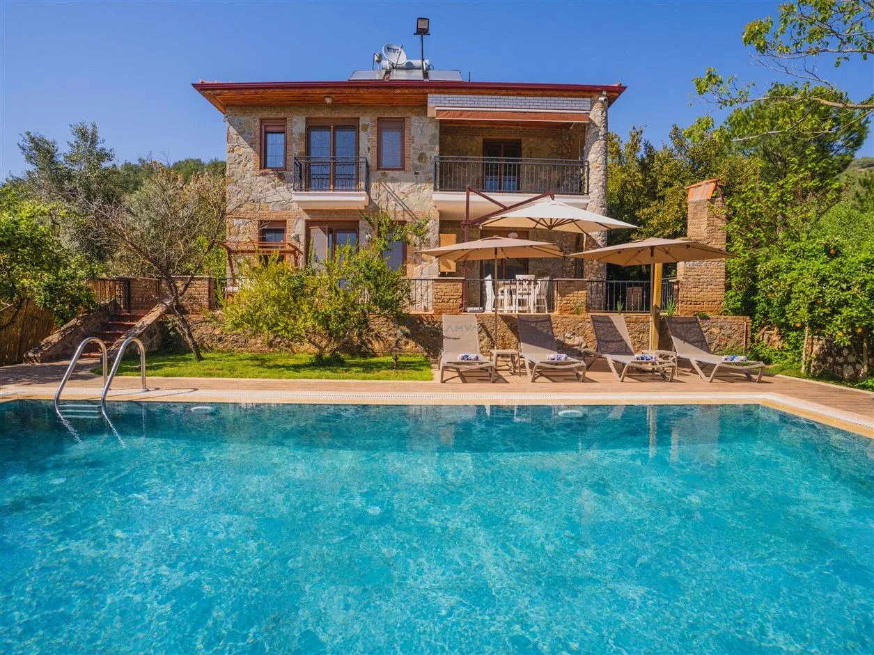 Villa Rock Home