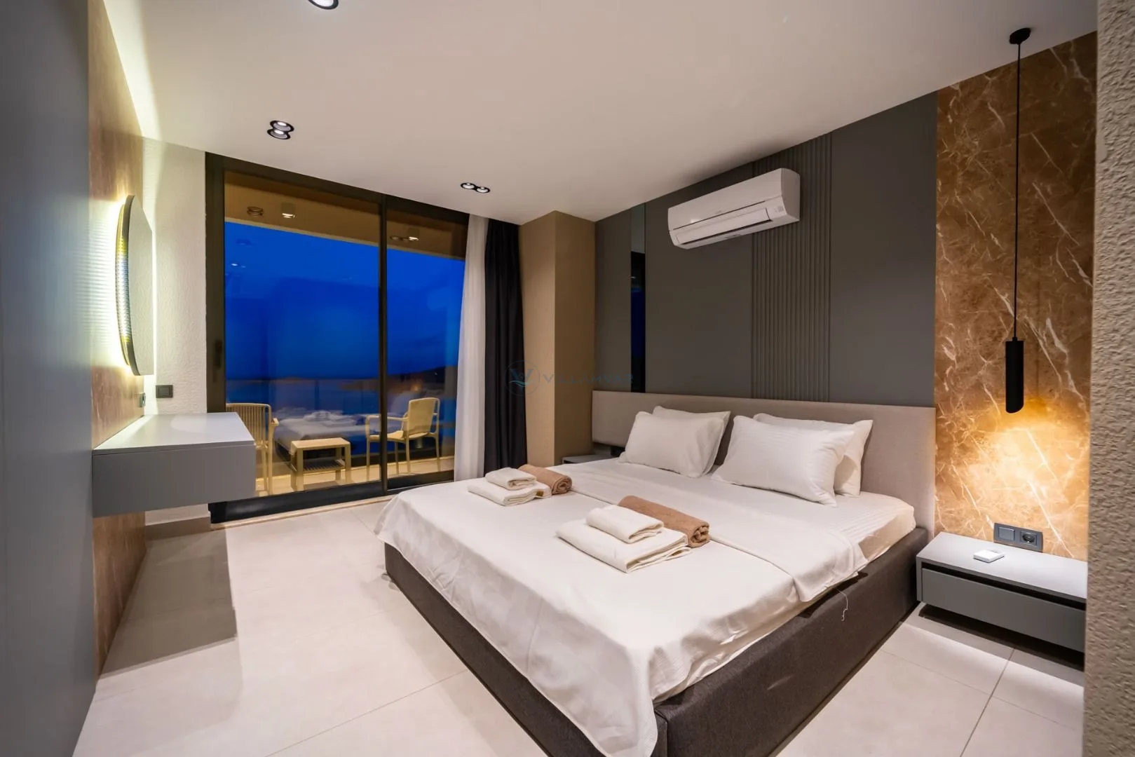 Villa Aura D