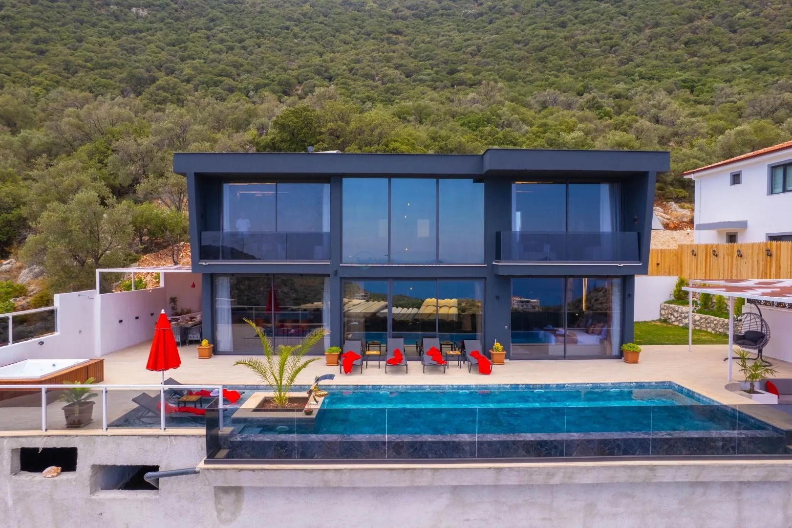 Villa Black Dark