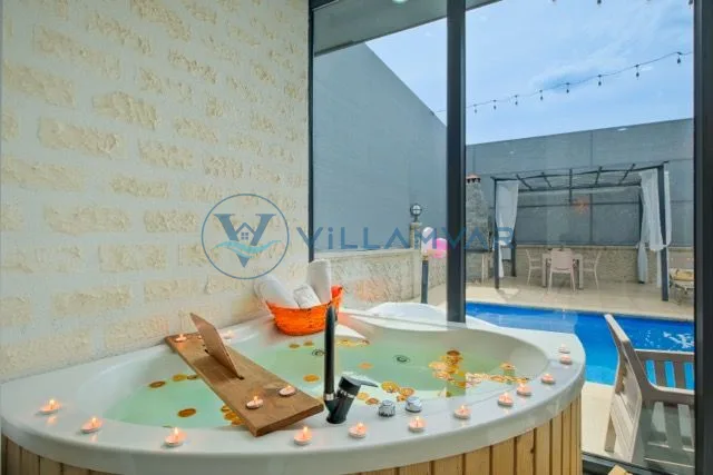 Crystal De-Luxe Villa