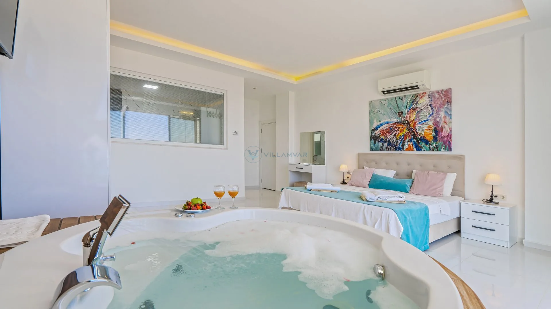 Villa Merit Crystal