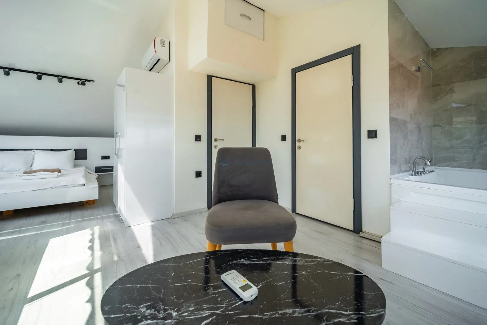 Hemrah Villa Swan