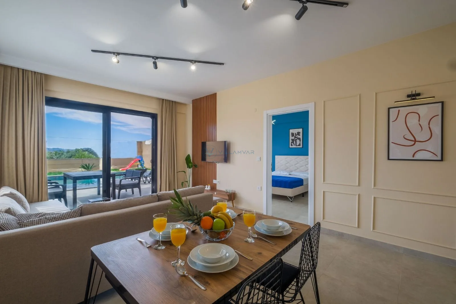Villa Sol LA