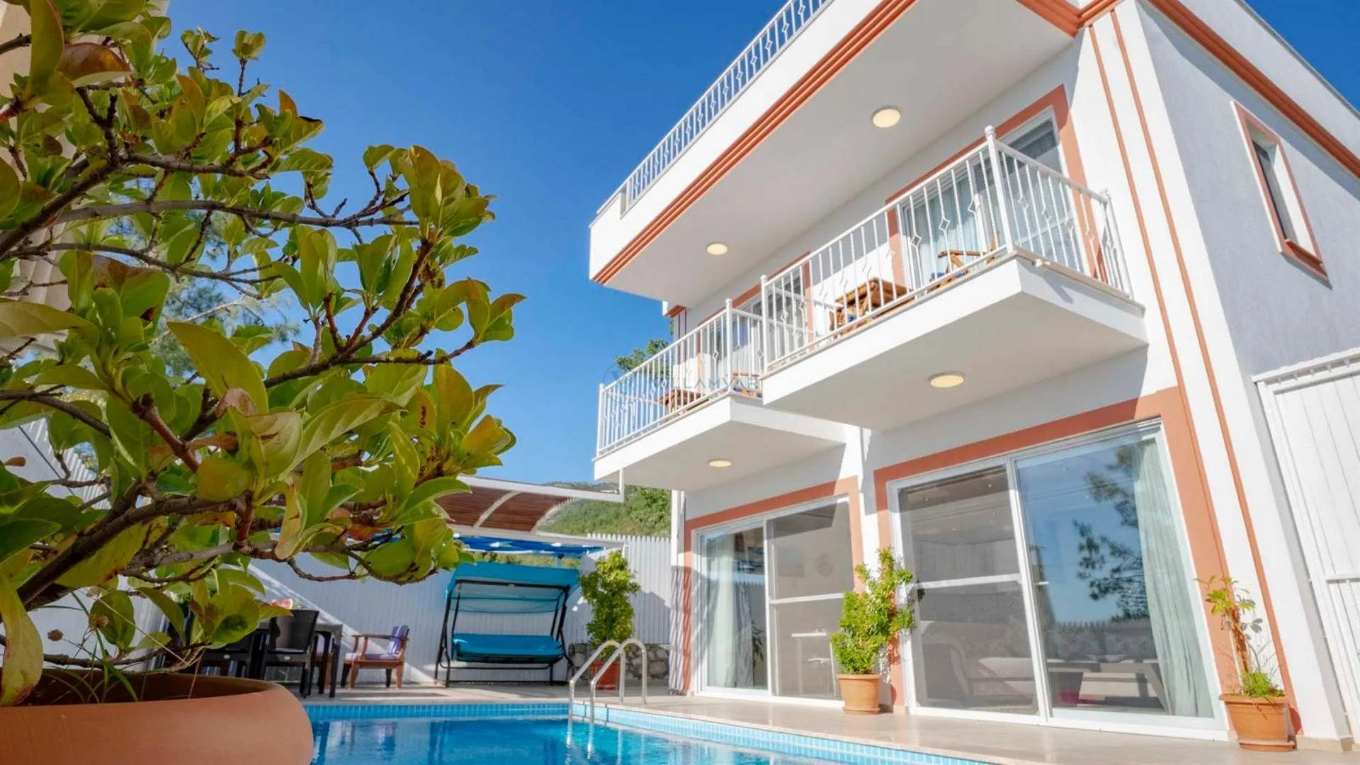 Villa Uzaktaki Şehir