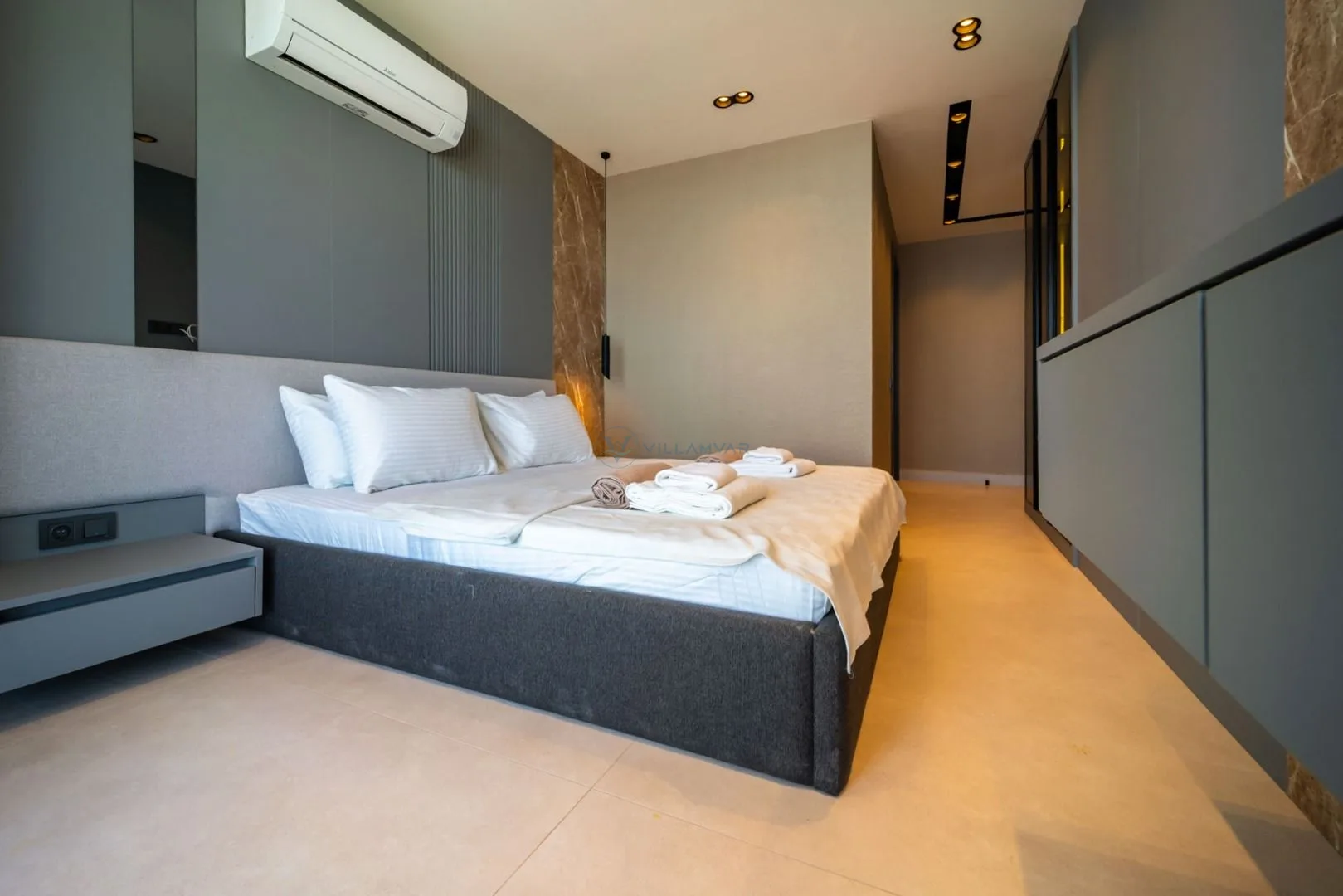Villa Aura C