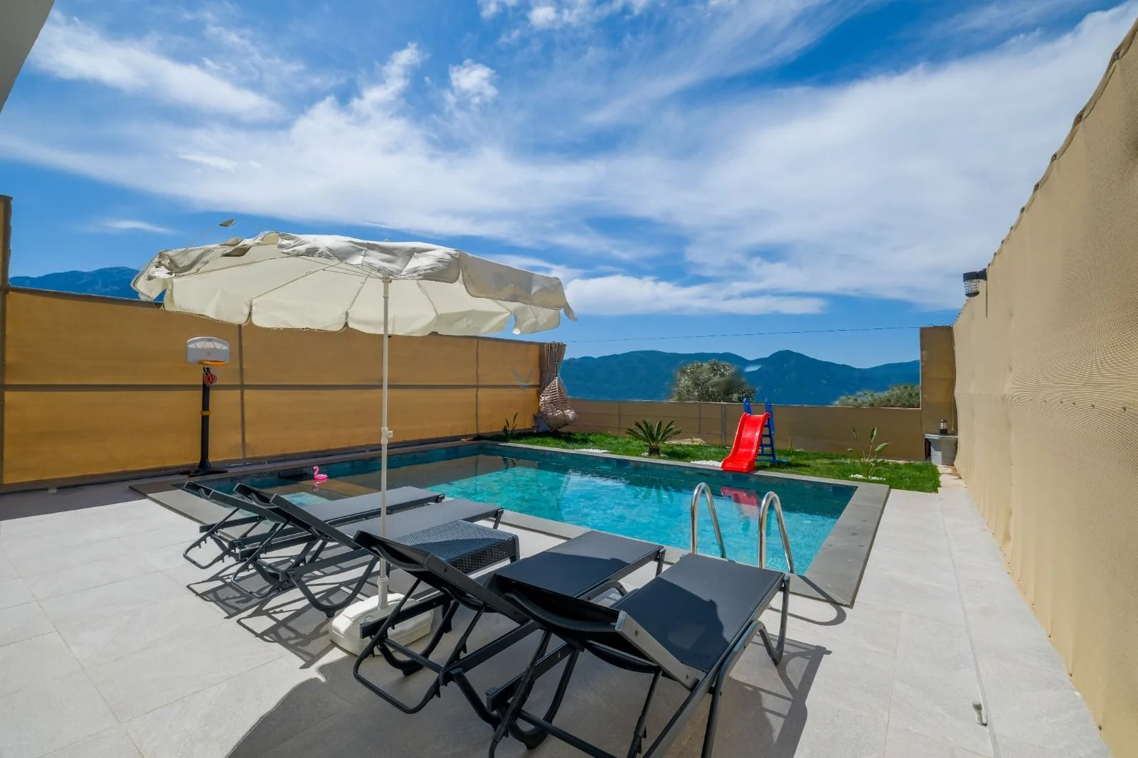 Villa Sol LA