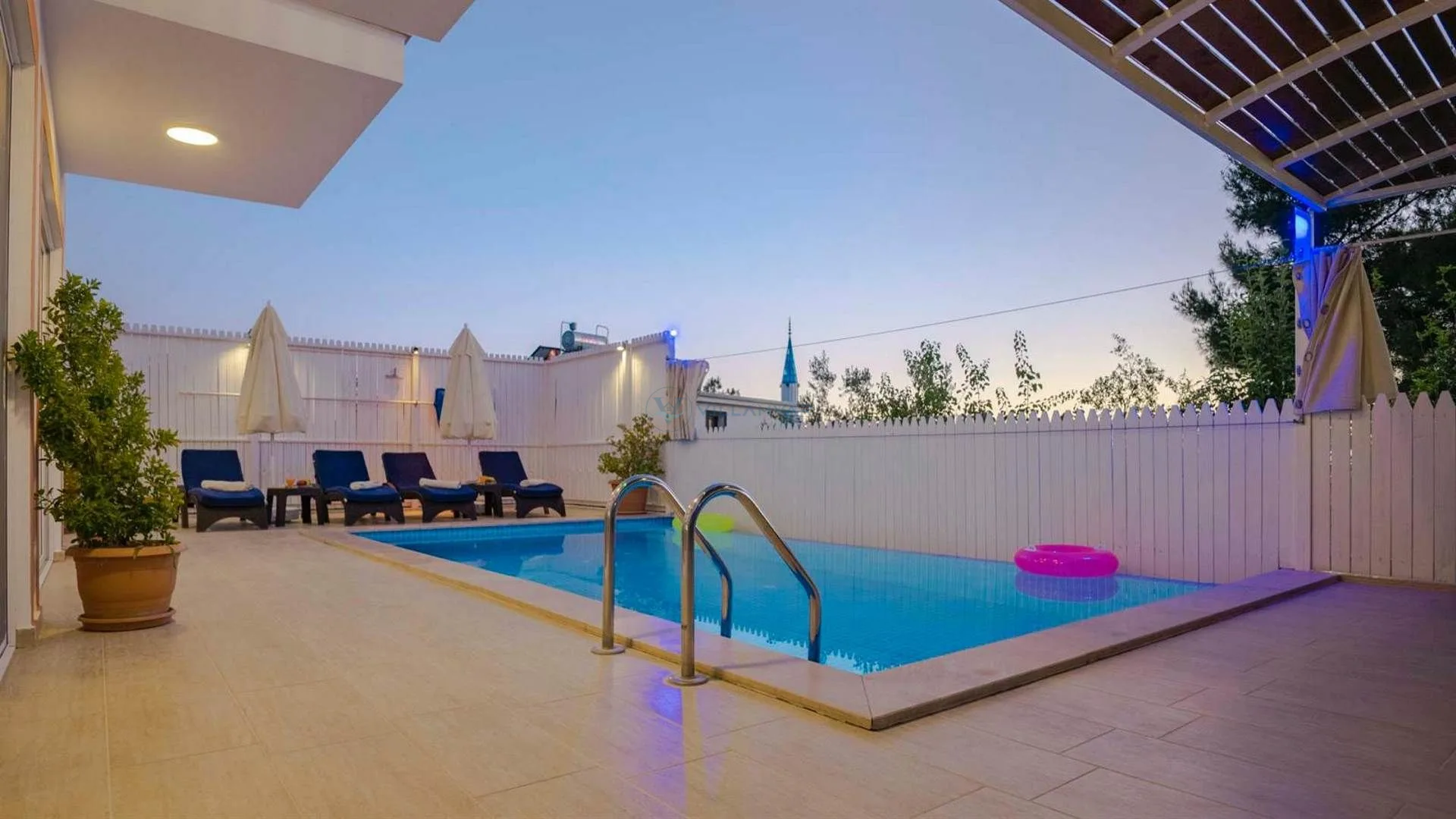 Villa Uzaktaki Şehir
