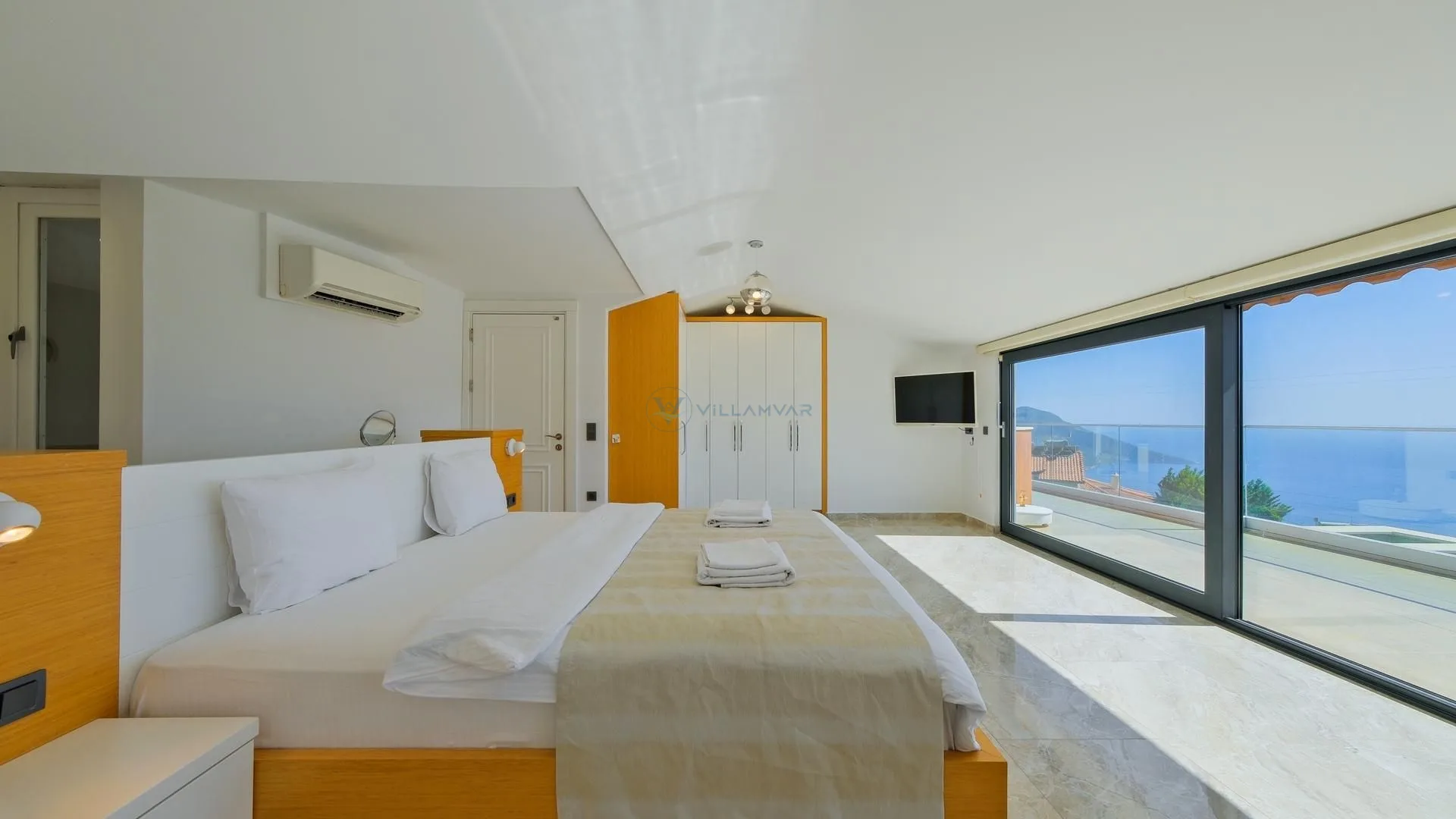 Villa Topic