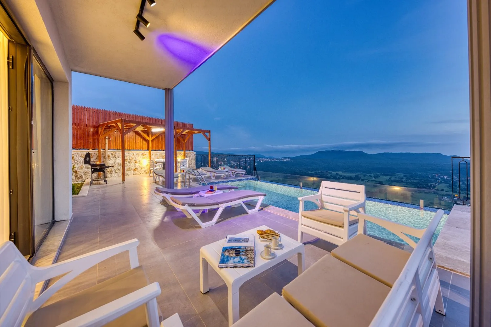Villa Stranger 4