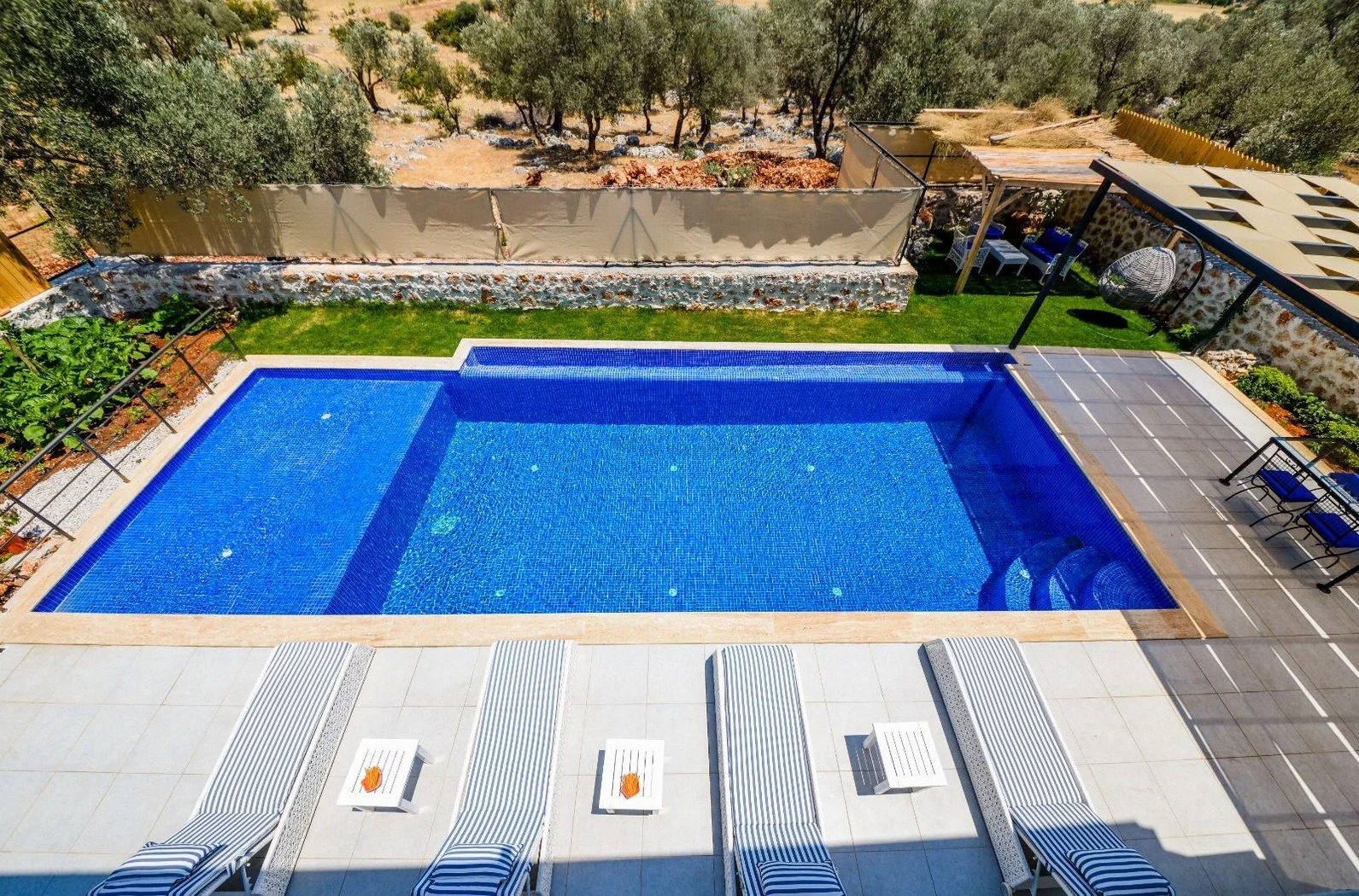 Villa Black Rose