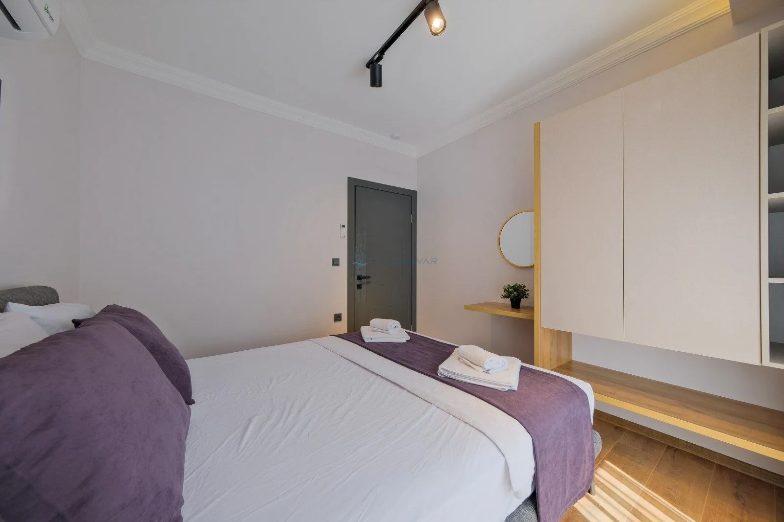 Light Suite Apart 1