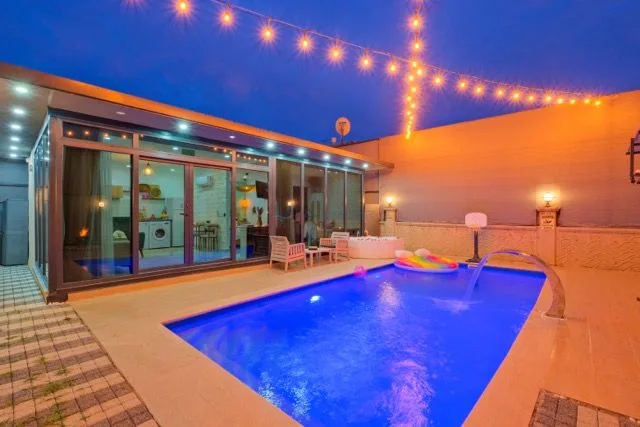 Crystal De-Luxe Villa