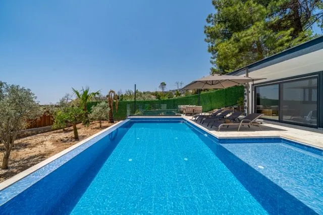 Villa Sarnis