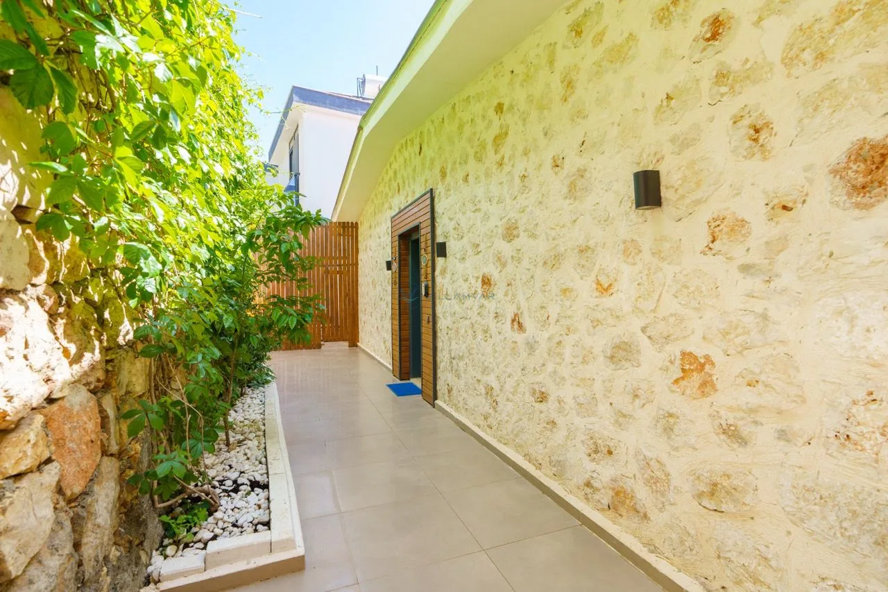 Villa Mira Queen