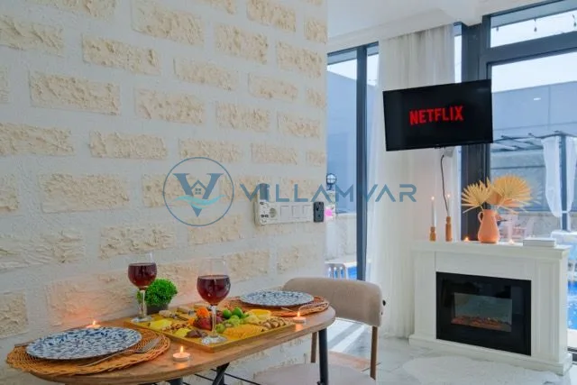 Crystal De-Luxe Villa
