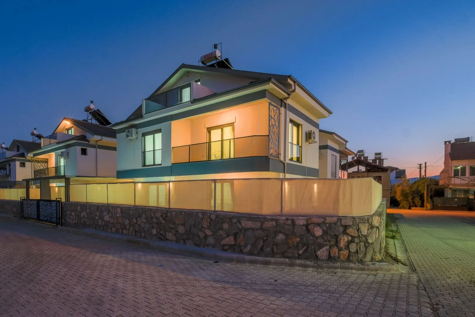 Villa Maske Duo
