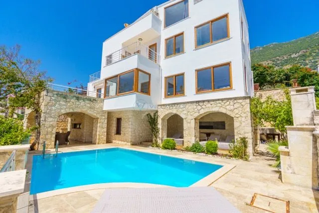 Villa Tarus Mara