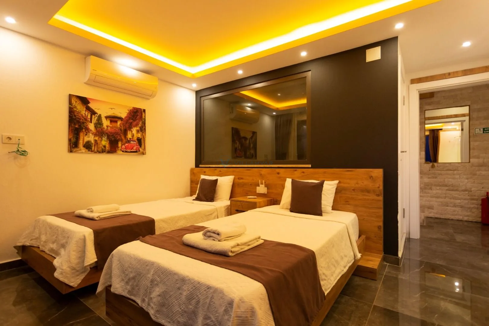 Villa Gold Moon
