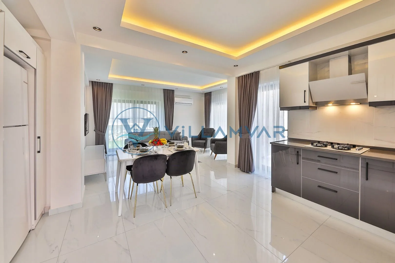 Villa Kaşlı 2 - Açık mutfak ve yemek masası