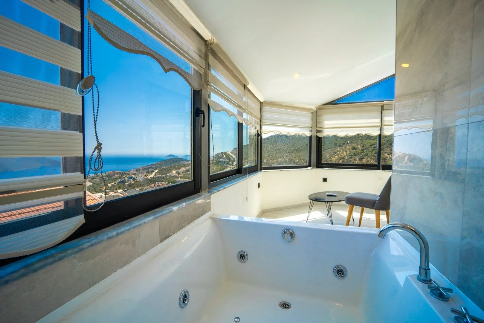 Hemrah Villa Swan