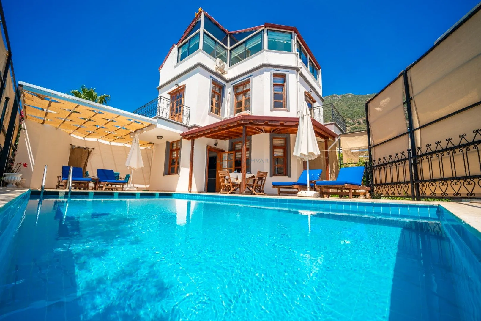 Hemrah Villa Swan