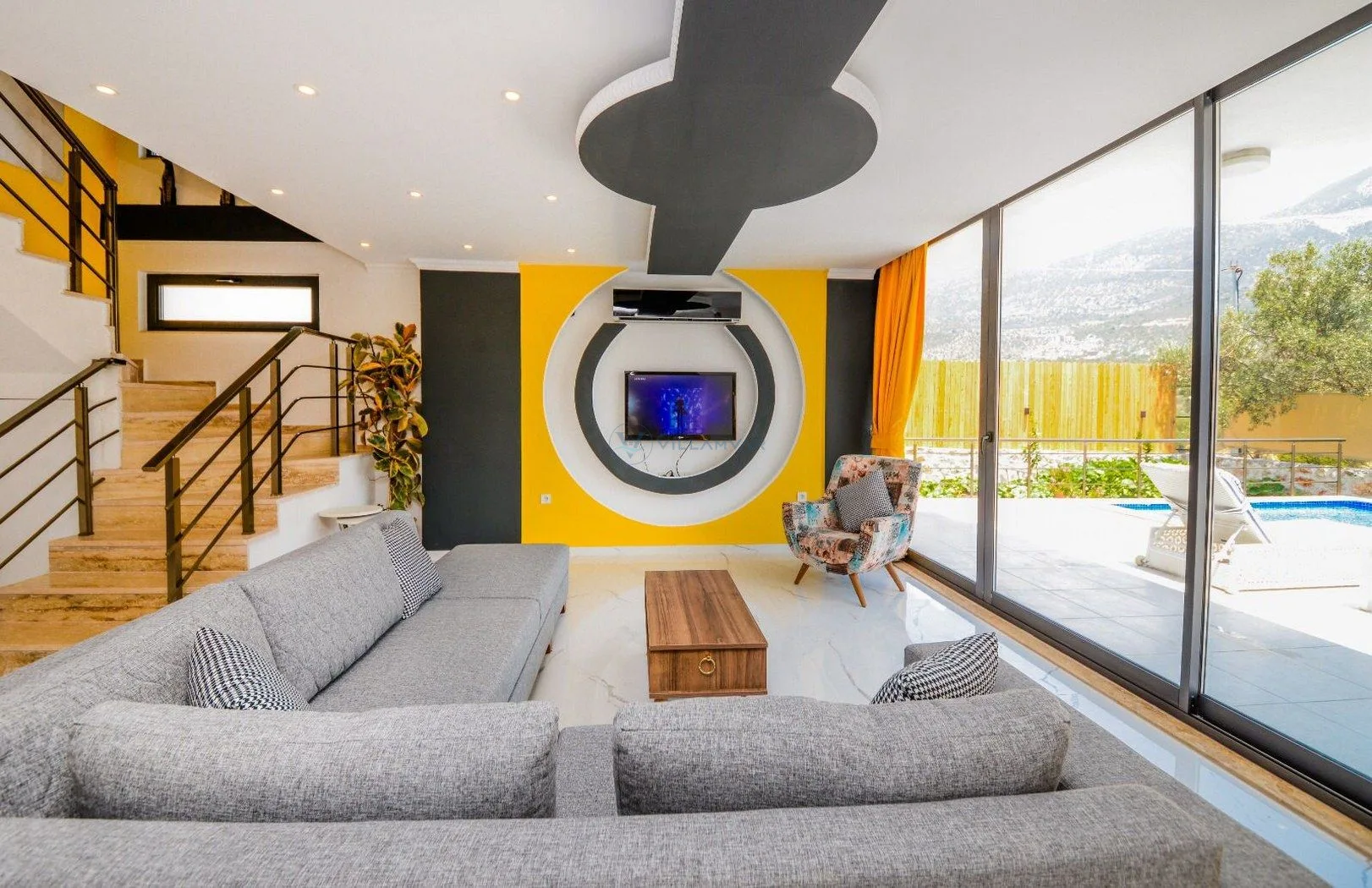 Villa Black Rose