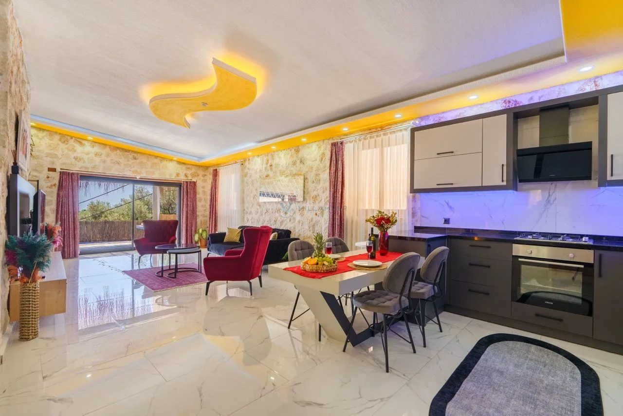 Villa Mira Queen
