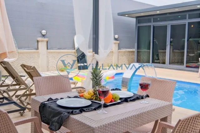 Crystal De-Luxe Villa