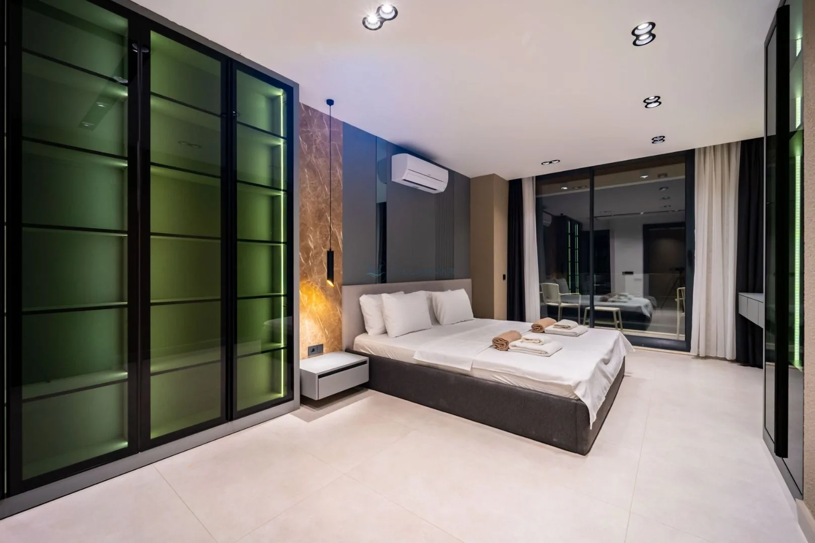 Villa Aura C