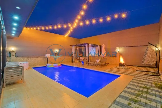 Crystal De-Luxe Villa