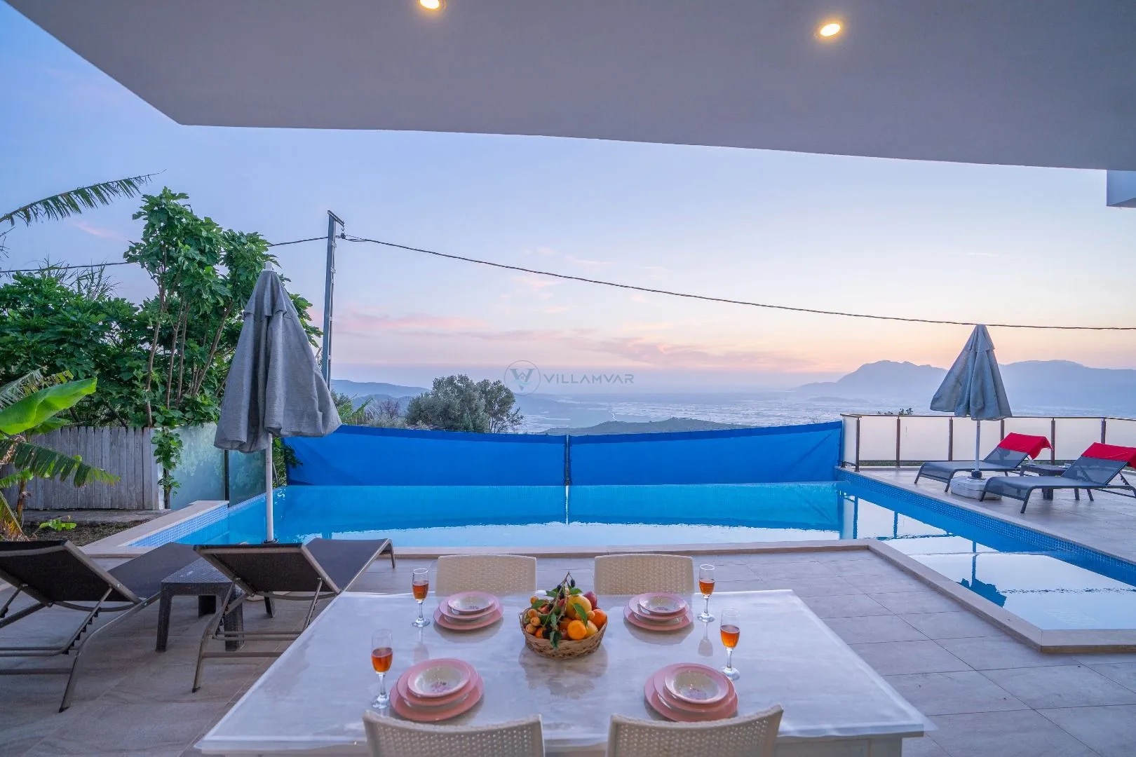 VR Villa Avalon
