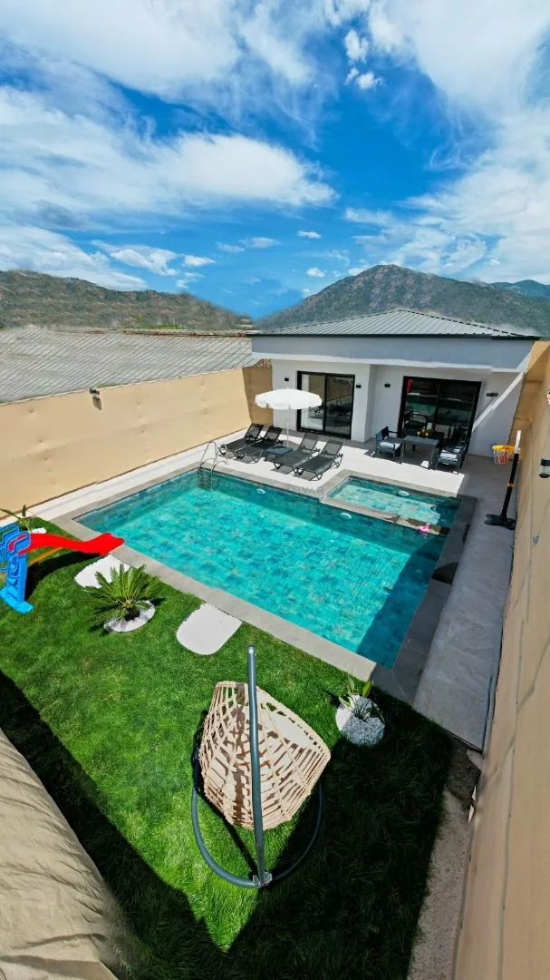 Villa Sol LA