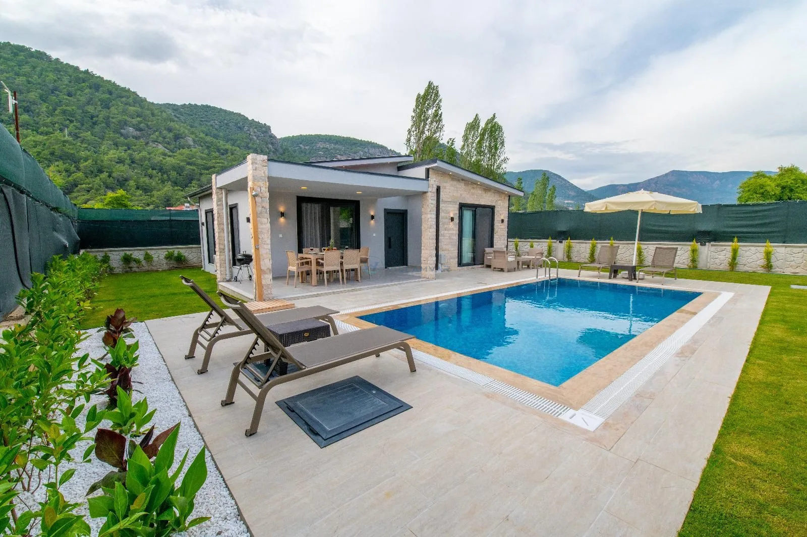 Villa Eliz İnlice