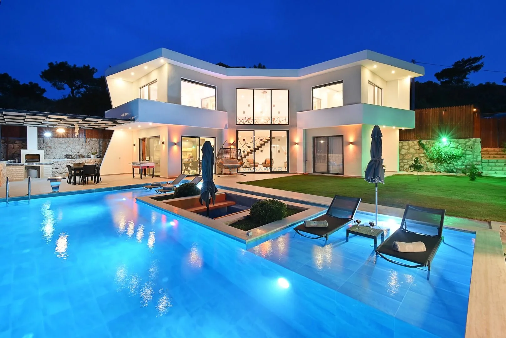 Villa Green House