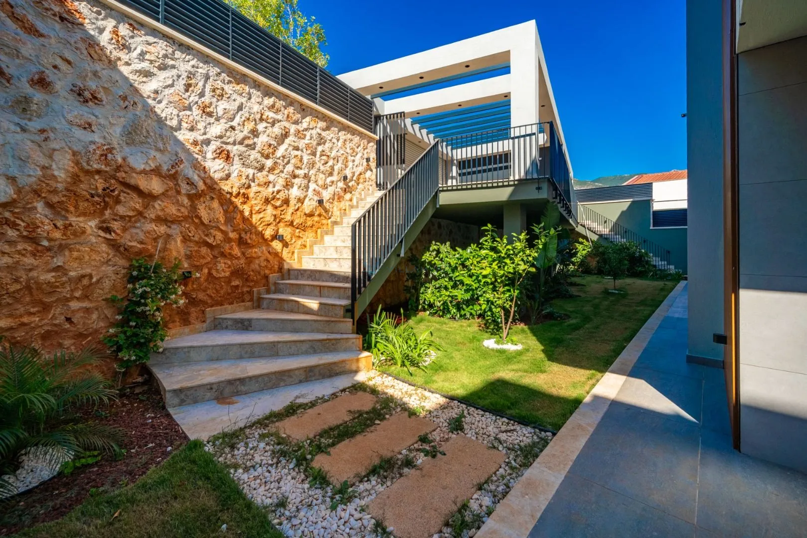Villa Aura D
