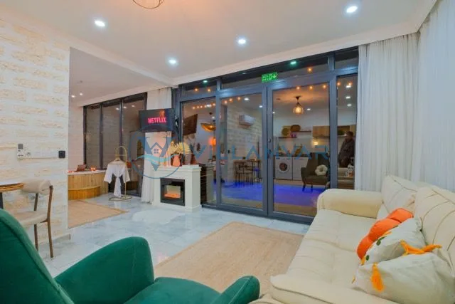 Crystal De-Luxe Villa