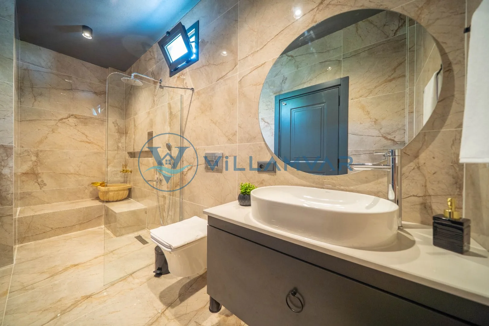 Villa Black Dark