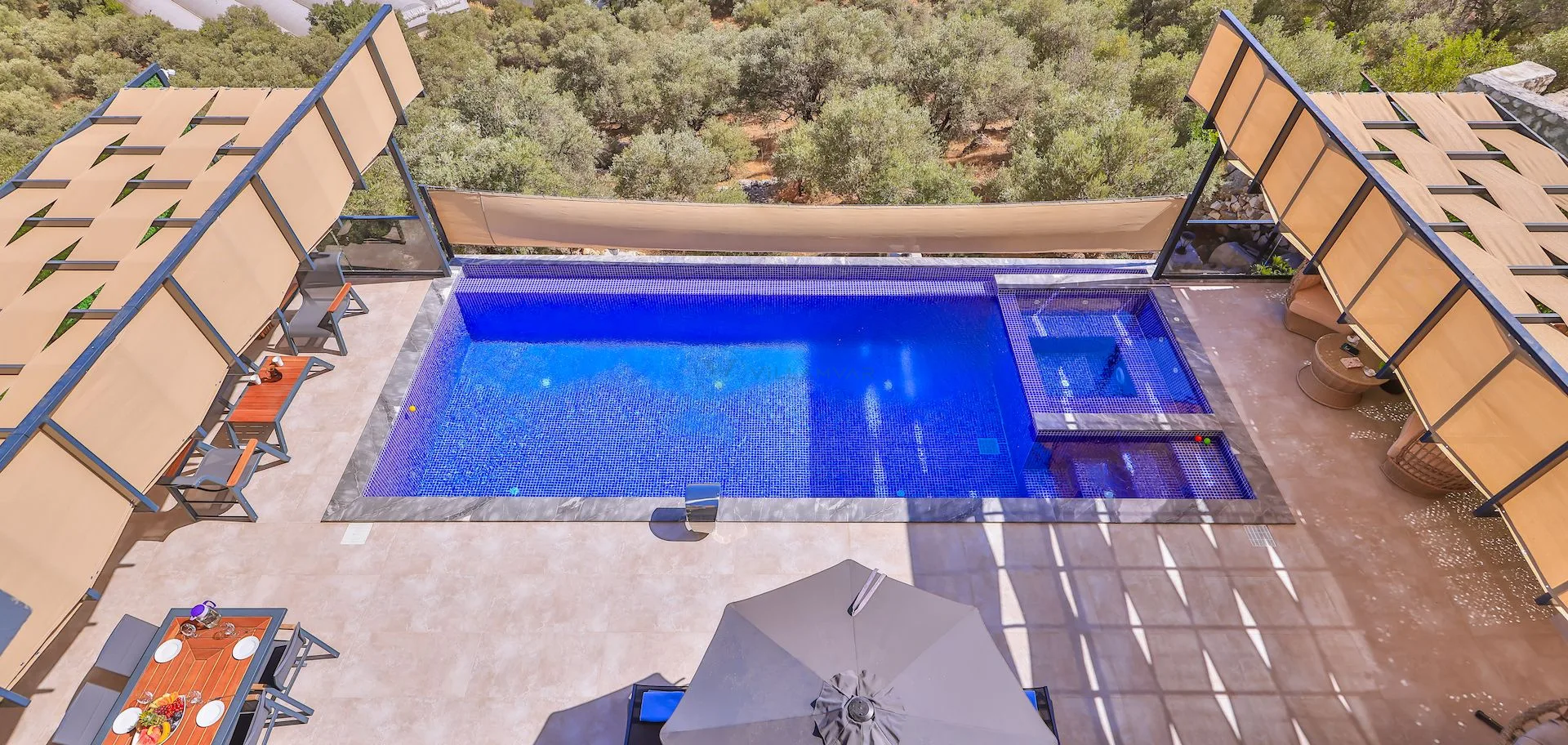 Villa Lalezar