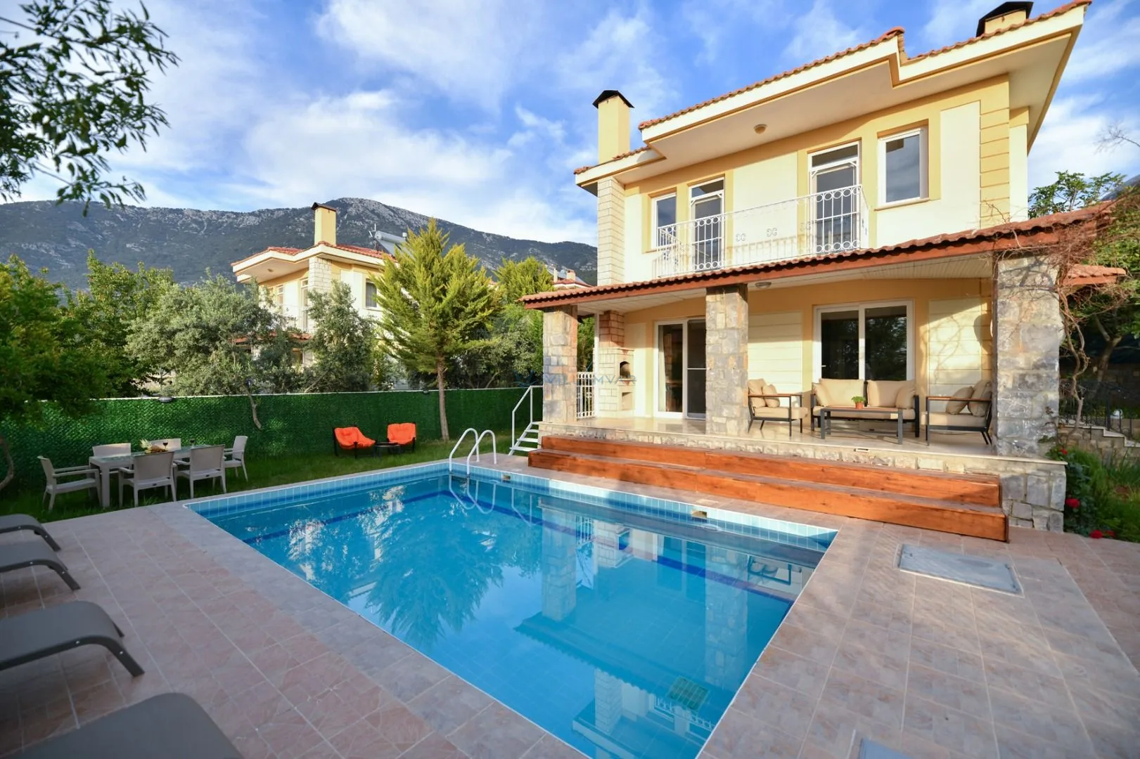 Villa Almond