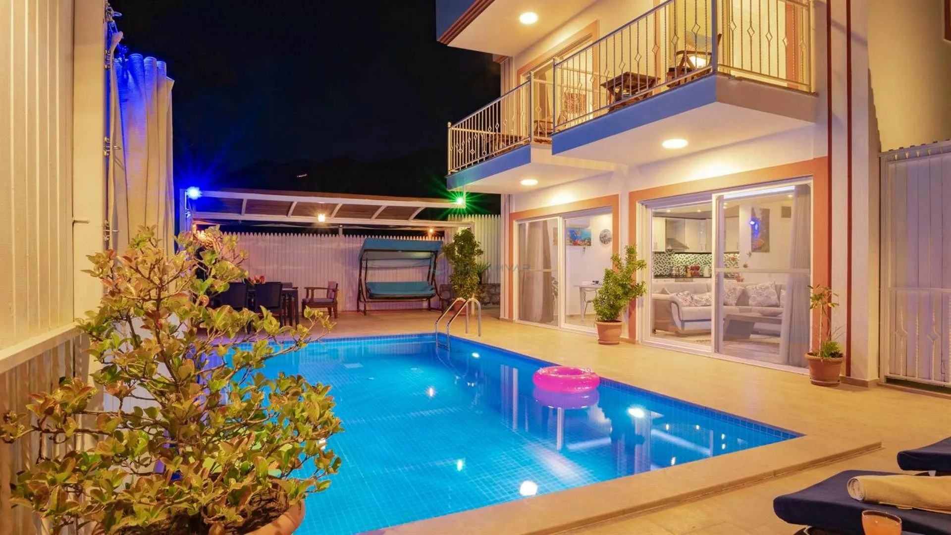Villa Uzaktaki Şehir