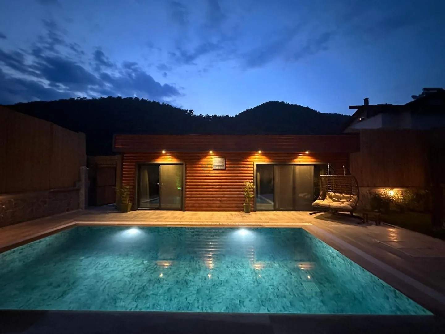 Villa Timbered Duo