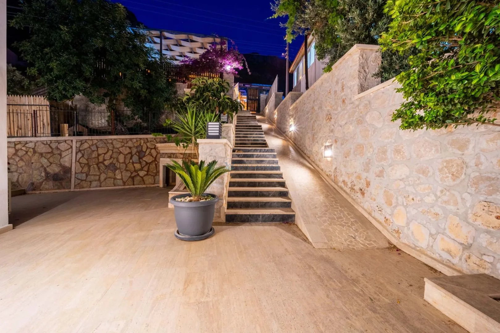Villa Thera Seis