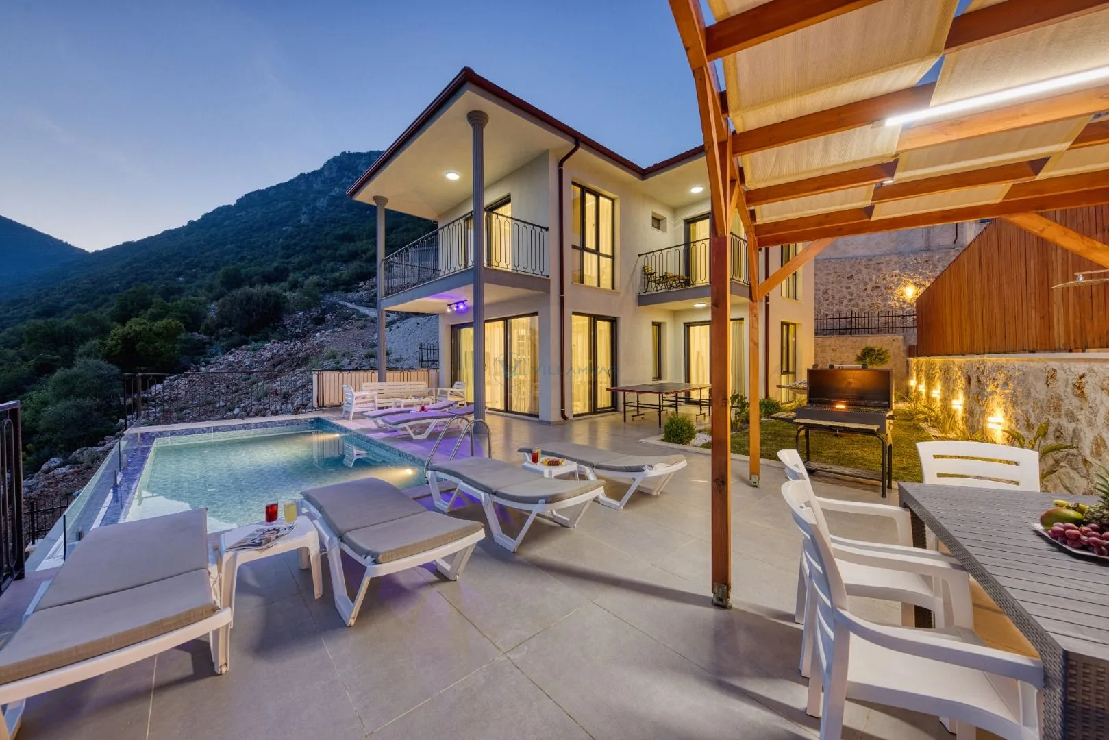 Villa Stranger 4