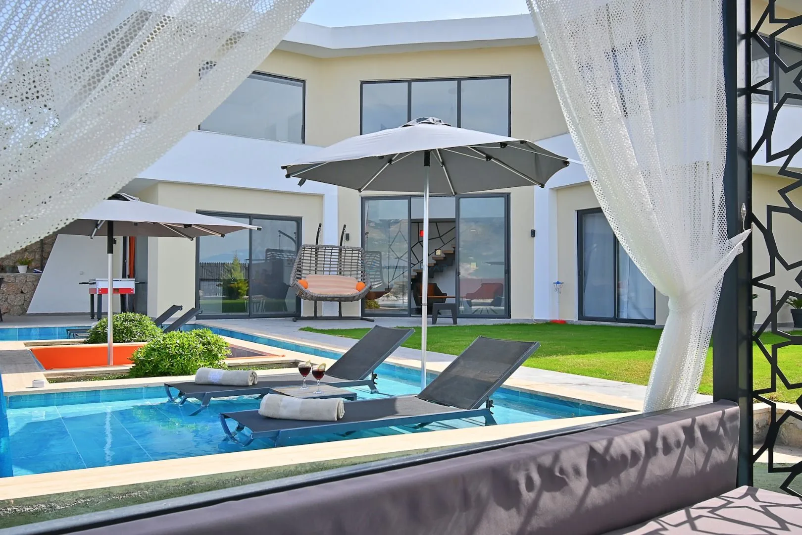 Villa Green House