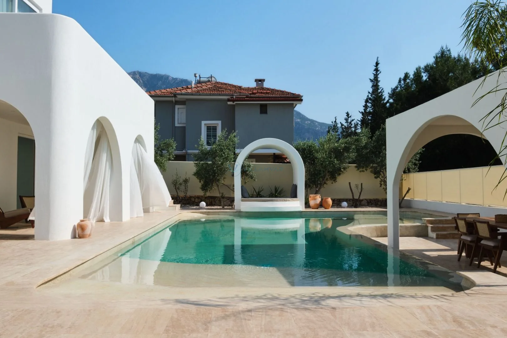 Villa Neonix