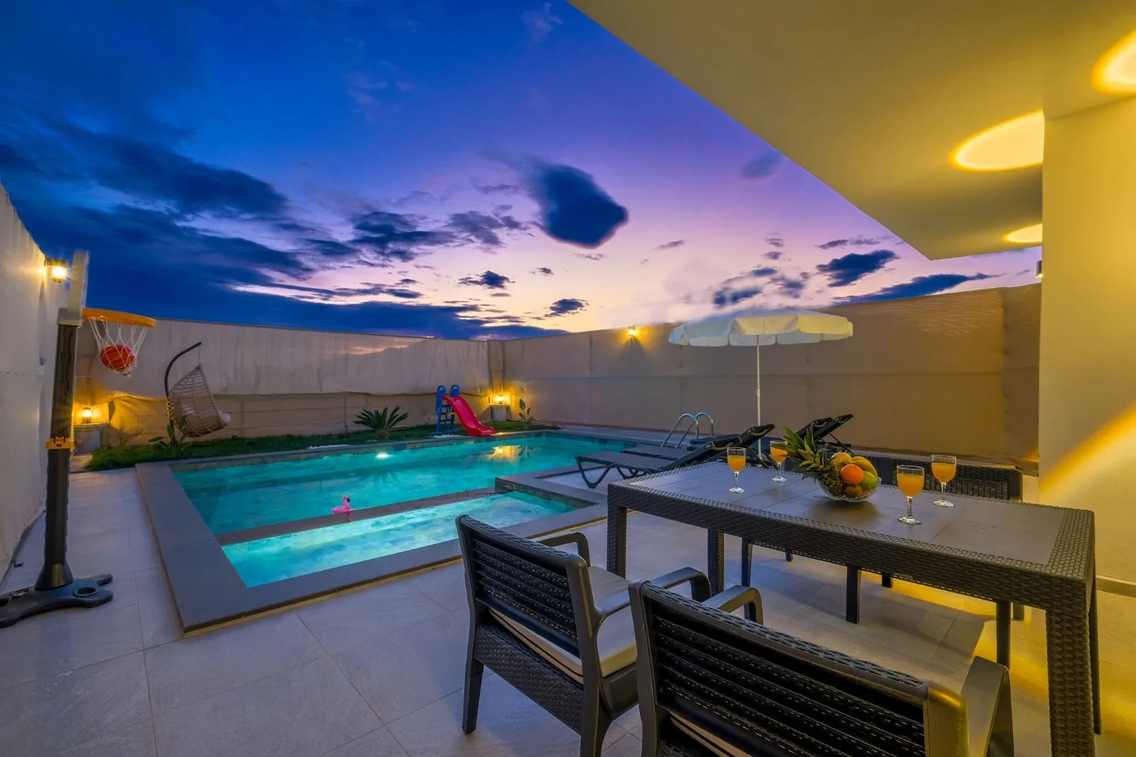 Villa Sol LA