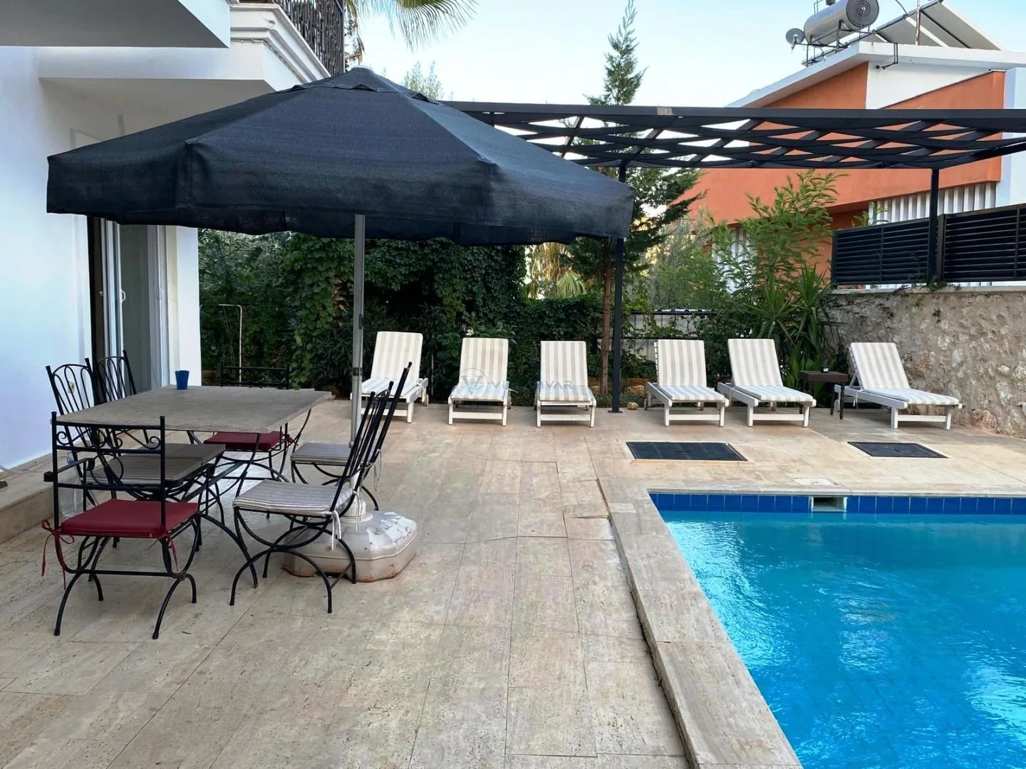 Villa Leton Kleo 1