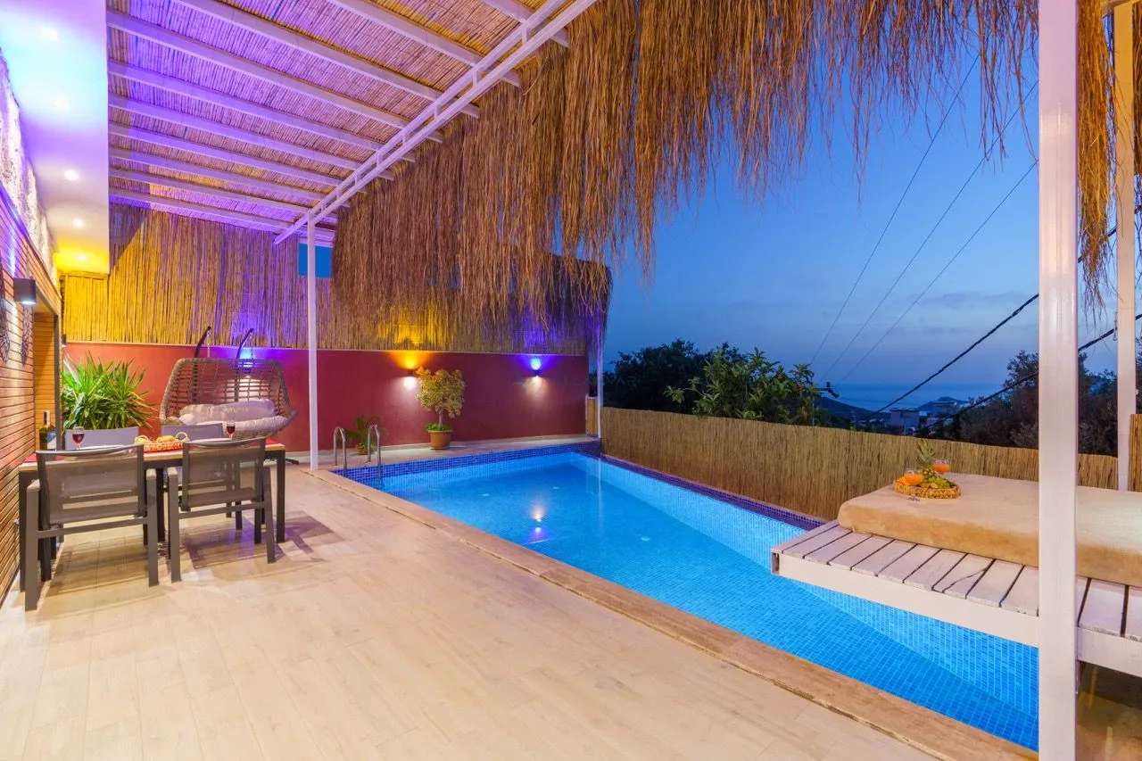 Villa Mira Queen