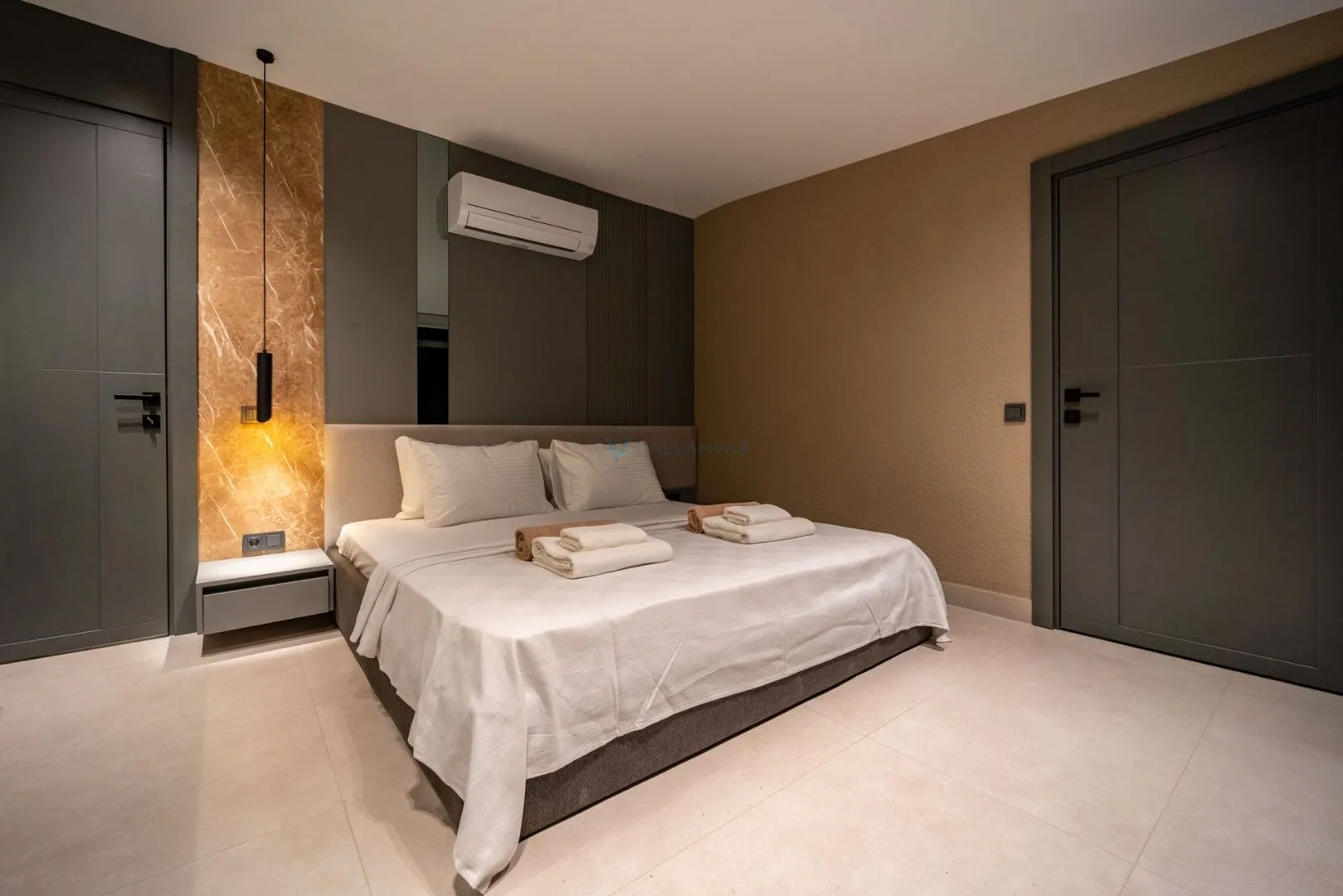 Villa Aura D